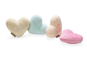 Beeztees valentīndiena Plīša rotaļlieta suņiem - sirsniņas 12x11x5cm, krāsainas